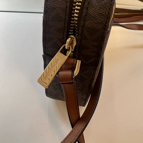 Michael Kors Brown Shoulder Bag with gold chain (removable) very good condition - Picture 4 of 14